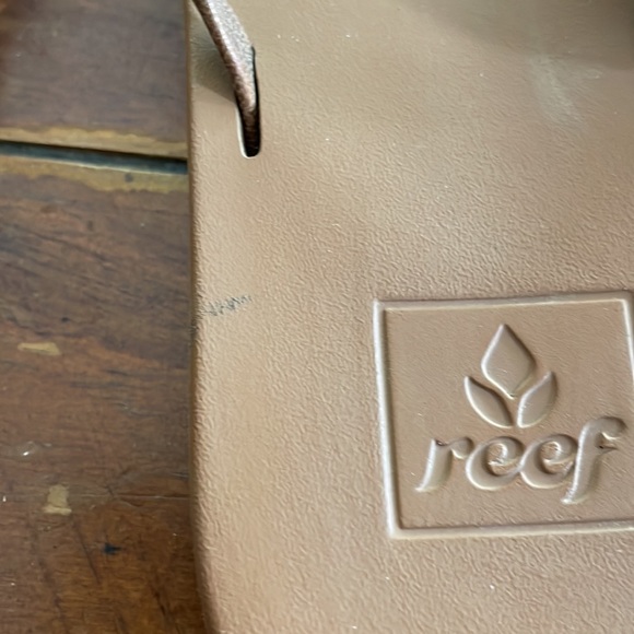Reef light brown sandals (sz 10) - Picture 9 of 10